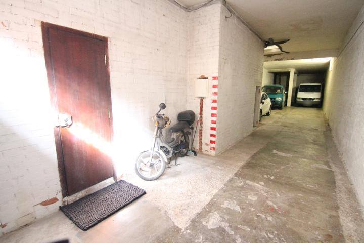 Garaje de 142m2 en zona casc Antic photo 0