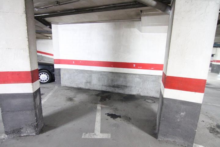 Plaza parking de moto en pleno centro photo 0