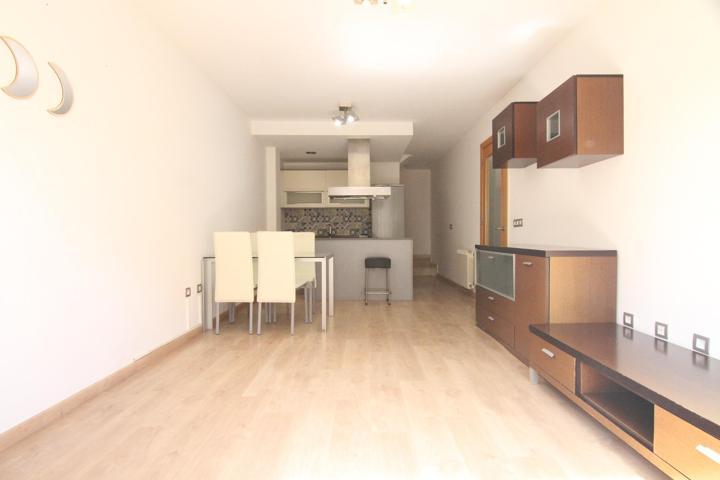 Precioso dúplex de 3 habitaciones, 2 cuartos de baño, terraza y plaza de parquing photo 0