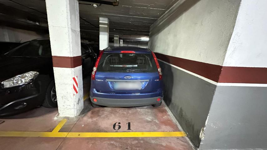 Se vende plaza de parquing para coche mediano en la zona del Parc del Estatut. photo 0