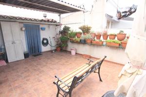 Casa adosada de 4 habitaciones, terraza y garaje en Casc Antic photo 0