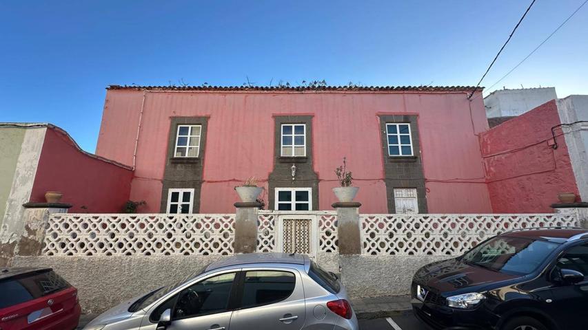 Vivienda tradicional canaria con suelo urbano en Arucas photo 0