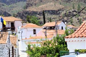 TRES CASAS RÚSTICA en UNA, con 2 TERRAZAS y un TERRENO de CULTIVO- para VIVIR o para VV'Alquiler photo 0