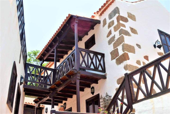 TRES CASAS RÚSTICA en UNA, con 2 TERRAZAS y un TERRENO de CULTIVO- para VIVIR o para VV'Alquiler photo 0