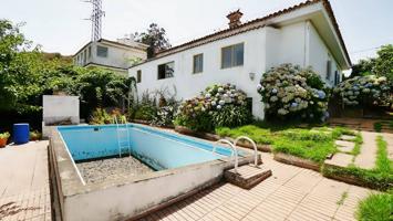 Chalet con terreno y piscina en La Laguna de Valleseco photo 0