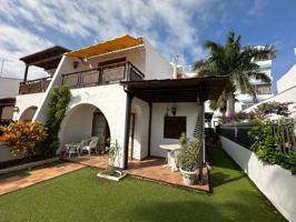 Amplia propiedad en el centro de Playa del Inglés con parking y un gran jardín. photo 0