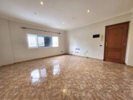 Piso en venta en La Isleta con garaje y trastero photo 0