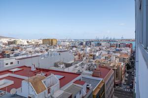 ¡Imagina vivir en el corazón de la ciudad con vistas panorámicas a la bahía! photo 0