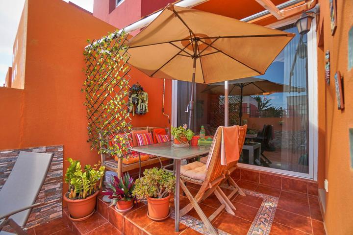 Triplex con garaje, terraza y piscina en Vecindario photo 0