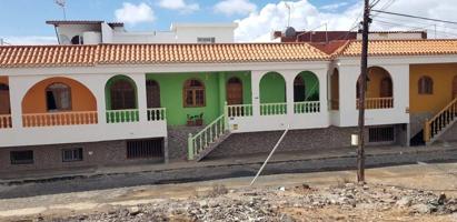 Amplia vivienda con azotea privada con terreno de 830 m² en El Salobre – San Bartolomé de Tirajana photo 0
