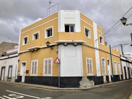 SE VENDE CASA TERRERA ADOSADA EN PLENO CORAZÓN DE SAN LORENZO photo 0
