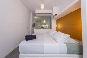 Estudio en venta a un paso de la playa de Las Canteras. photo 0