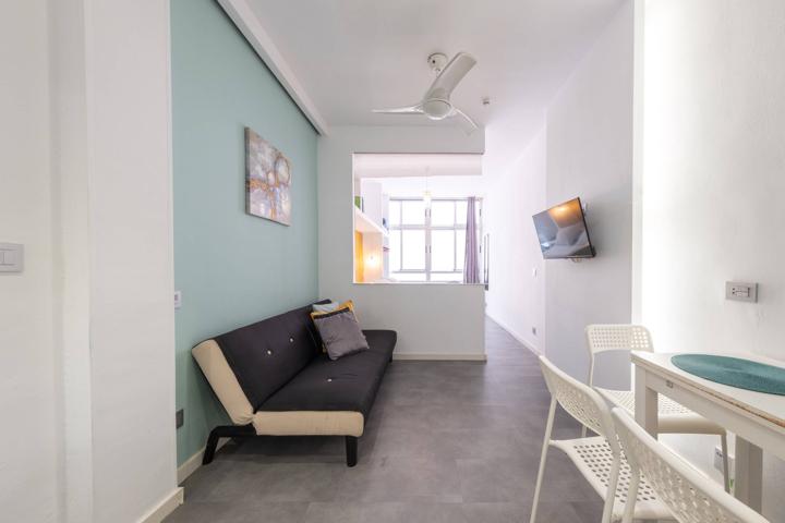 Estudio en venta a un paso de la playa de Las Canteras. photo 0