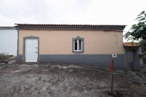 Casa unifamiliar con terraza y terreno photo 0