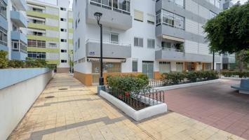 AMPLIO PISO CON TRES BALCONES JUNTO A PLAYA JARDIN photo 0