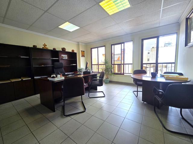 Se alquila despacho en la calle General Vives photo 0