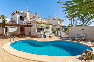 CHALET INDEPENDIENTE CON PISCINA Y GARAJE CERCA DE LA PLAYA EN LA ZENIA photo 0