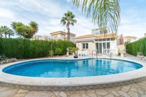 Espectacular chalet con piscina privada en Playa Flamenca photo 0