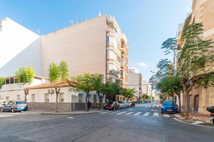 Amplio apartamento en el centro de Torrevieja photo 0