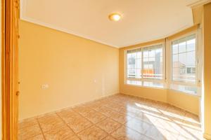 Amplio piso en el centro de Torrevieja photo 0