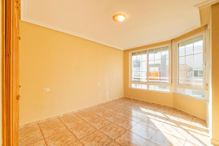 Amplio piso en el centro de Torrevieja photo 0