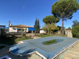 CHALET EN VENTA DE 5 HABITACIONES CON PISCINA Y GARAJE EN VALVERDE DEL CAMINO (HUELVA) photo 0