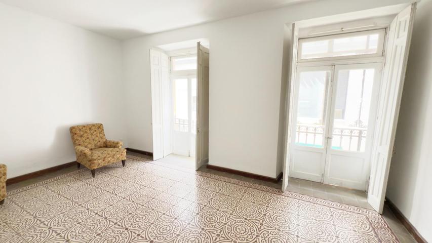 PISO SEÑORIAL CON ENCANTO HISTÓRICO JUNTO AL GRAN TEATRO DE HUELVA photo 0