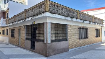 CASA ADOSADA PARA REFORMAR EN PUNTA UMBRÍA (HUELVA) photo 0