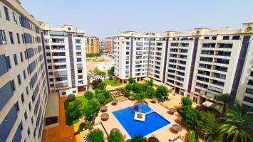 Planta alta en Pau I – vistas despejadas, piscina y garaje en urbanización premium photo 0