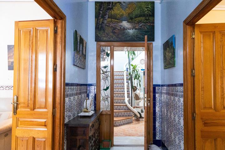 CASA JUNTO A LA AVENIDA ALMOGÁVARES - SANTA ROSA photo 0