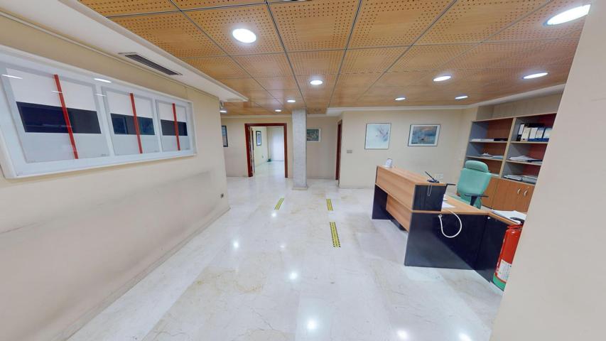 OFICINA EXCLUSIVA EN PLENO CENTRO DE ALICANTE – 309 m² LISTA PARA ENTRAR photo 0
