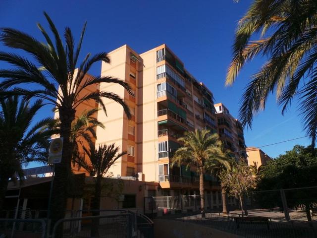 Amplio piso con garaje en venta en Florida Baja, Alicante photo 0