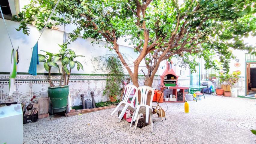 Casa Mata con 6 habitaciones y patio central en el barrio de La Trinidad photo 0