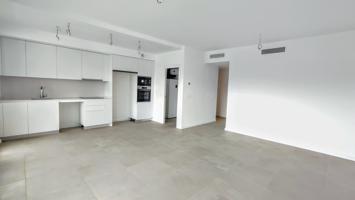 Vivienda nueva de tres dormitorios con aparcamiento, a pocos metros de la playa photo 0