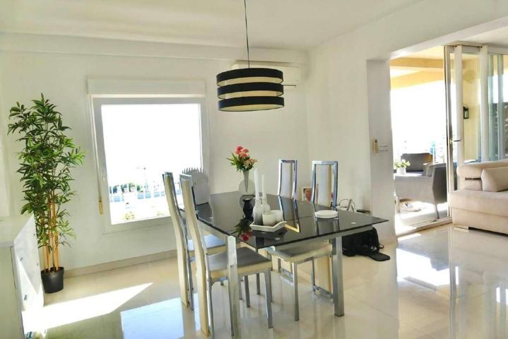 Se vende 3 dormitorios, dos baños junto a la Carihuela, Torremolinos photo 0