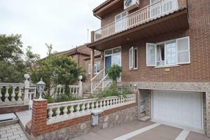 CHALET PAREADO DE ESQUINA 🌟 photo 0