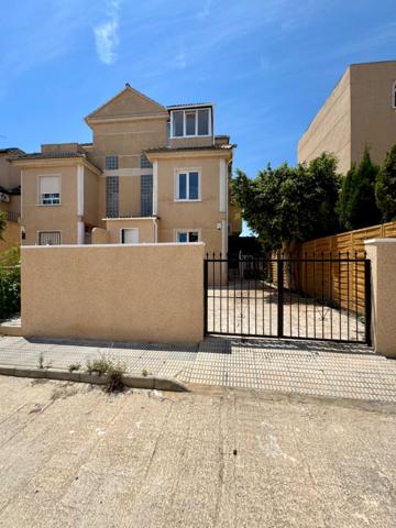 Casa de tres plantas en venta en el prestigioso barrio de La Zenia, Orihuela Costa! photo 0