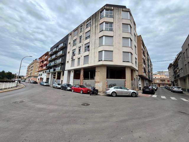 Se oferta local comercial en c-poeta Francesc Miret con altillo photo 0
