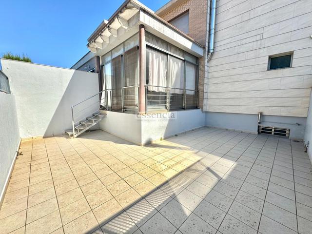 🏡 ¡ESPECTACULAR CHALET ADOSADO EN URB. PARC NORD – GANDIA! photo 0