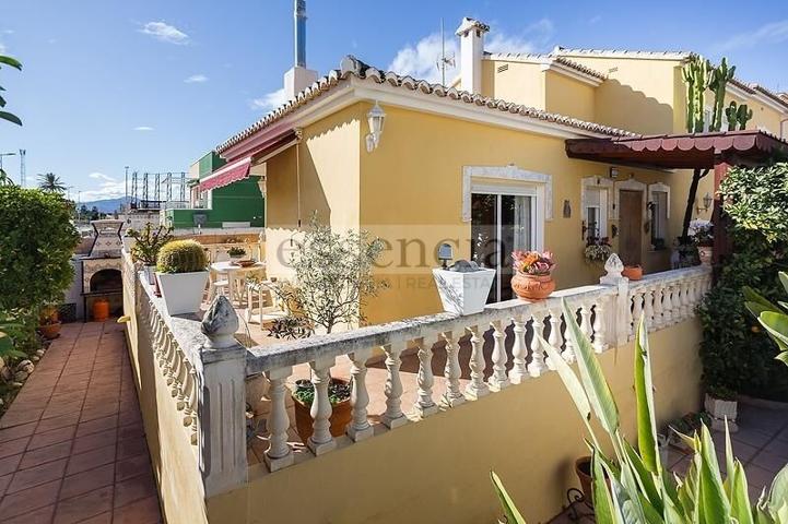 🏡 Chalet pareado en Playa Bellreguard, 267 m2 parcela y 100 m2 de terrazas. A 1 minuto del mar 🌊 photo 0