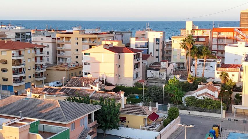 🏡 Chalet pareado en Playa Bellreguard, 267 m2 parcela y 100 m2 de terrazas. A 1 minuto del mar 🌊 photo 0