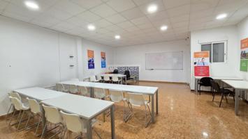 Local Comercial con muchas posibilidades photo 0
