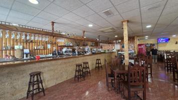 Restaurante con dos salones y vivienda photo 0