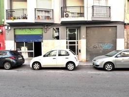 Local comercial de 292 m2en Gandia en calle Ferrocarril 153 con dos puertas de acceso. photo 0