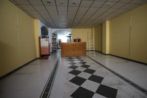 Estupendo local comercial en venta o alquiler en el centro de Montijo photo 0