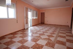 Estupenda oportunidad bonito piso con amplia terraza en La Garrovilla. photo 0