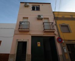 Estupenda casa de tres alturas para entrar a vivir. photo 0