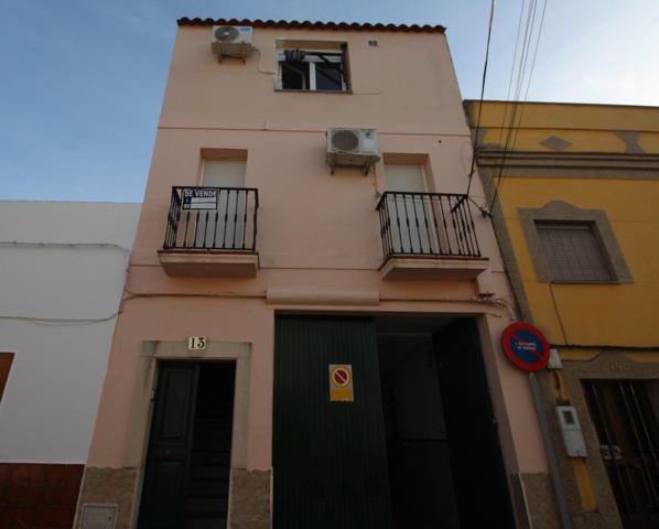 Estupenda casa de tres alturas para entrar a vivir. photo 0