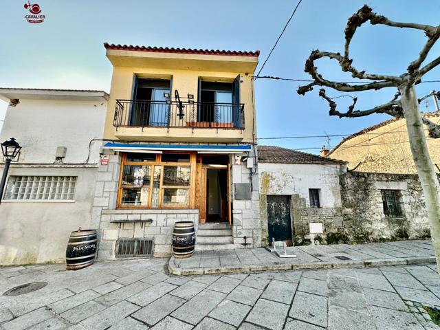 Bar restaurante de 117m2 con esplendida zona de terraza en la plaza del ayuntamiento de Los Molinos photo 0