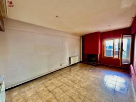 Piso de 90m2 para reformar en planta baja con 3 dormitorios, 2 baños y 3 patios. photo 0